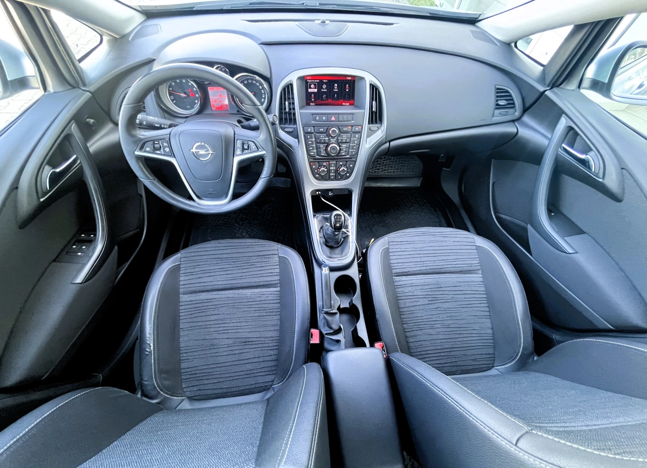 Opel Astra J Sedan 2017