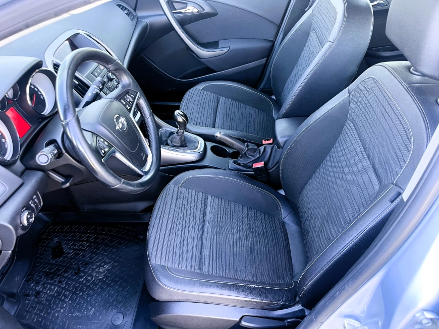 Opel Astra J Sedan 2017