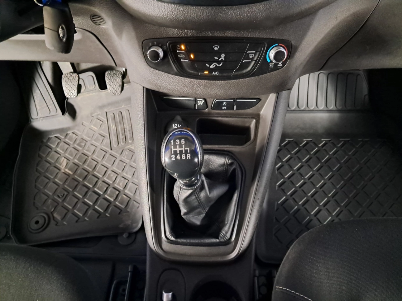 FORD TOURNEO COURIER