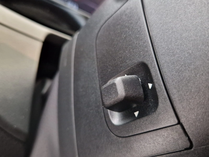 MERCEDES BENZ C C300 2.0 MHEV 258CP 9-GTRONIC 4MATIC AMG LINE 2023