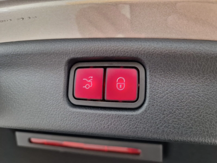 MERCEDES BENZ C C300 2.0 MHEV 258CP 9-GTRONIC 4MATIC AMG LINE 2023