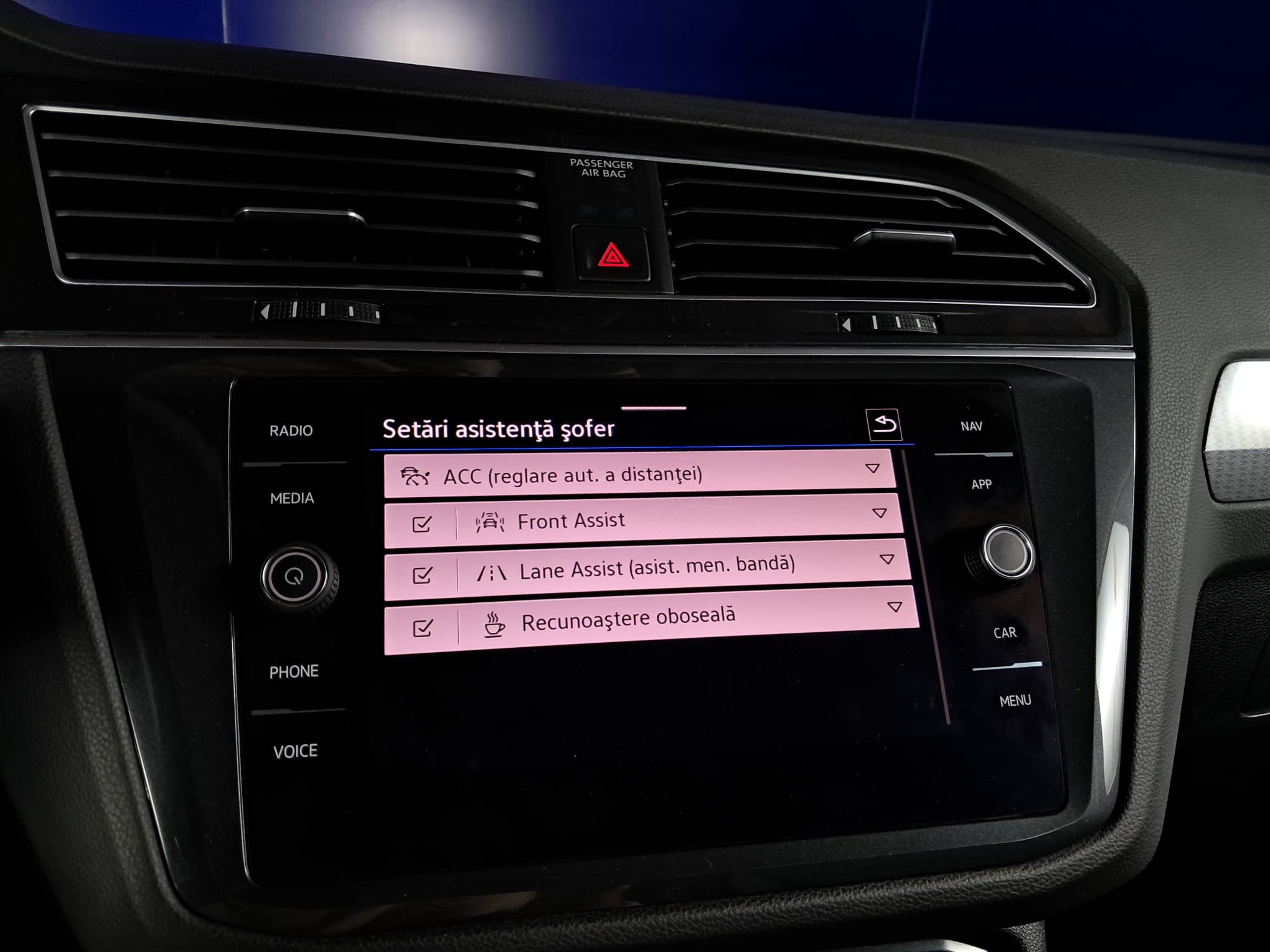 VOLKSWAGEN Tiguan 2020 — imagine 45