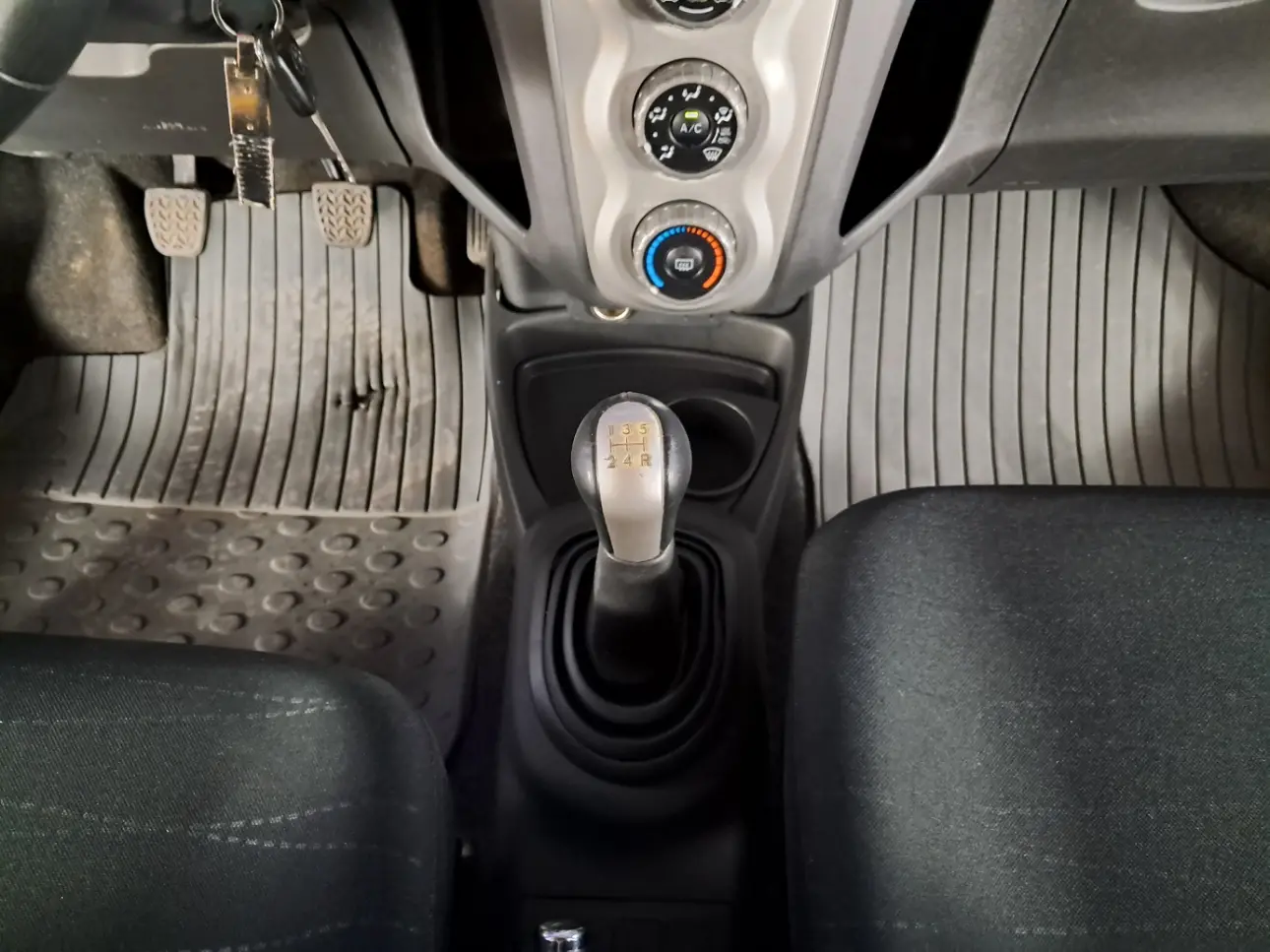 Toyota YARIS Hatchback 2008
