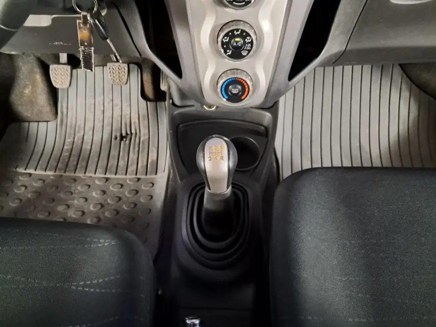 Toyota YARIS Hatchback 2008