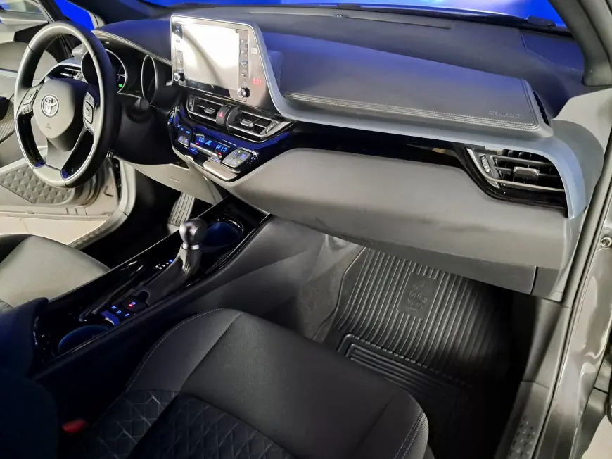 Toyota C-HR SUV 2021