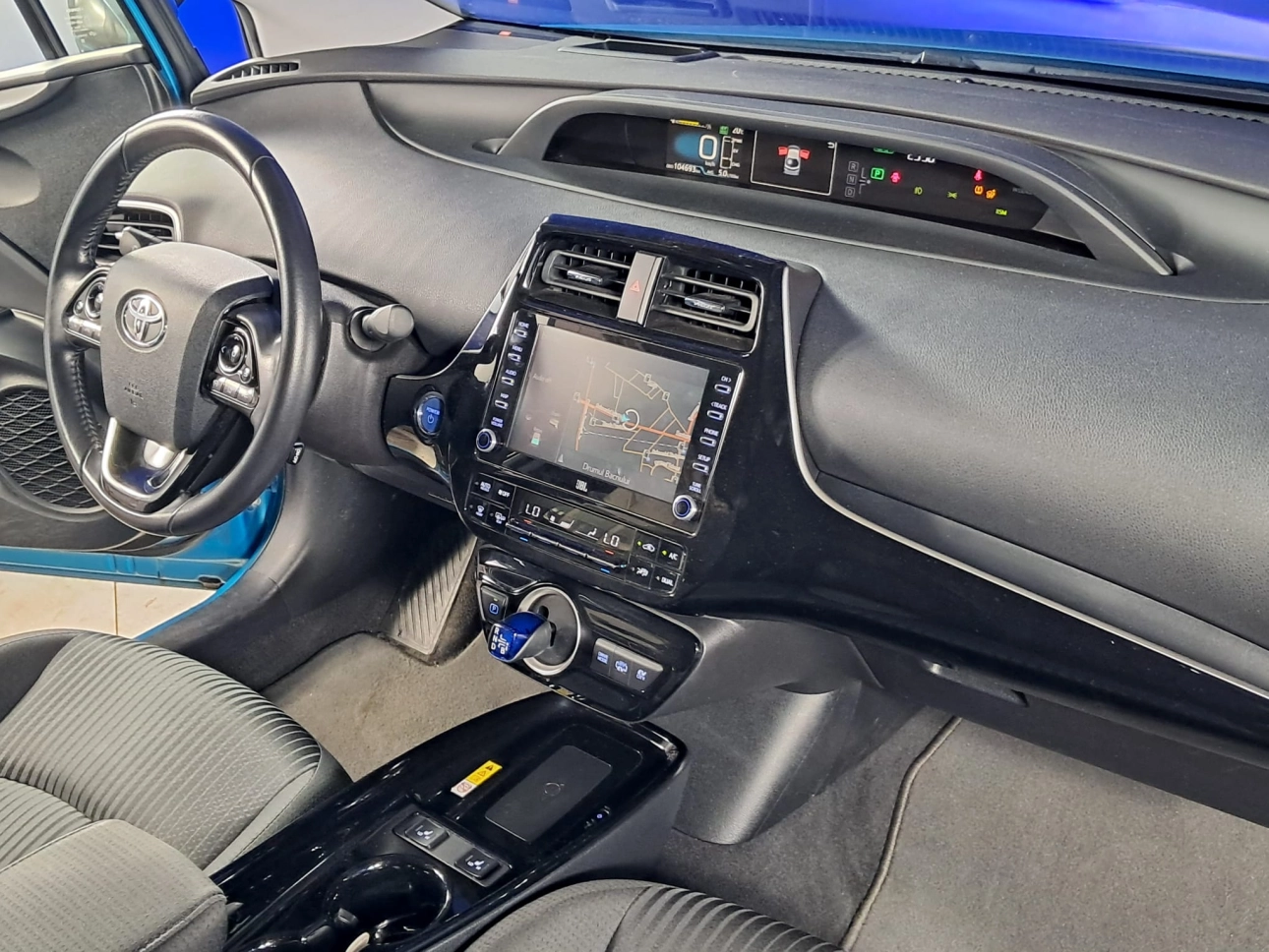 TOYOTA PRIUS