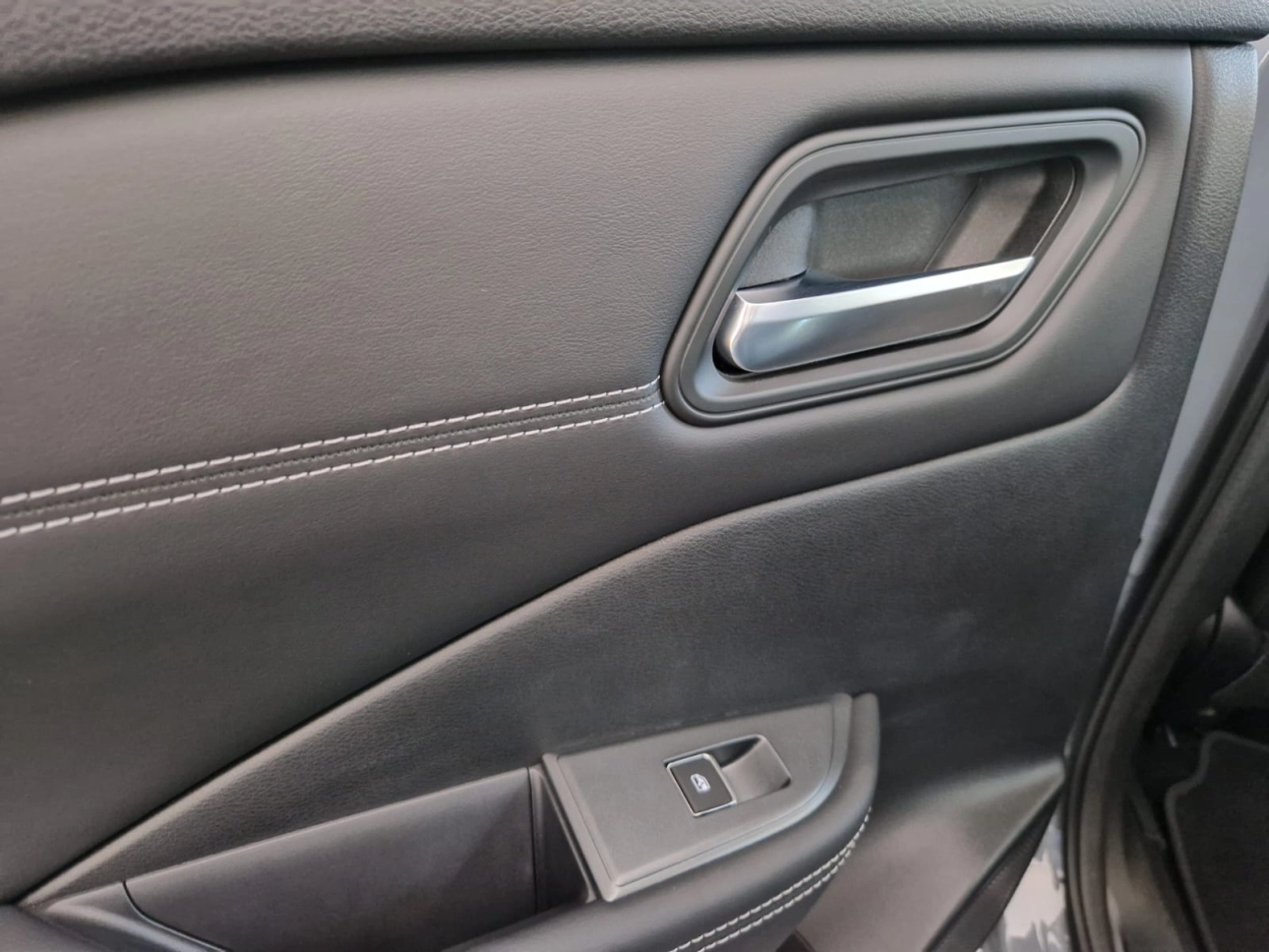 NISSAN QASHQAI 1.3 l Mild-Hybrid 156 CP X-Tronic N-CONNECTA 2024