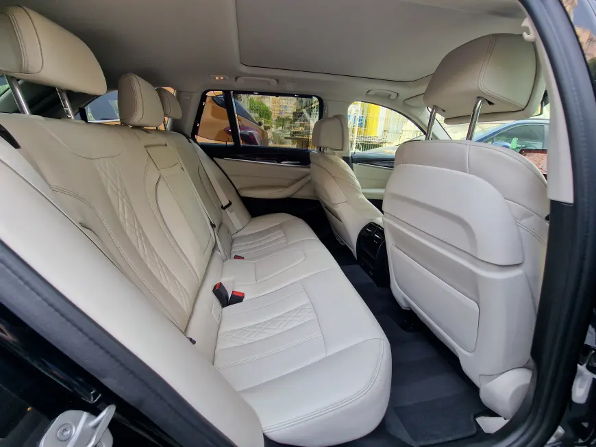 BMW Seria 5 518d Luxury Line 150cp 2022