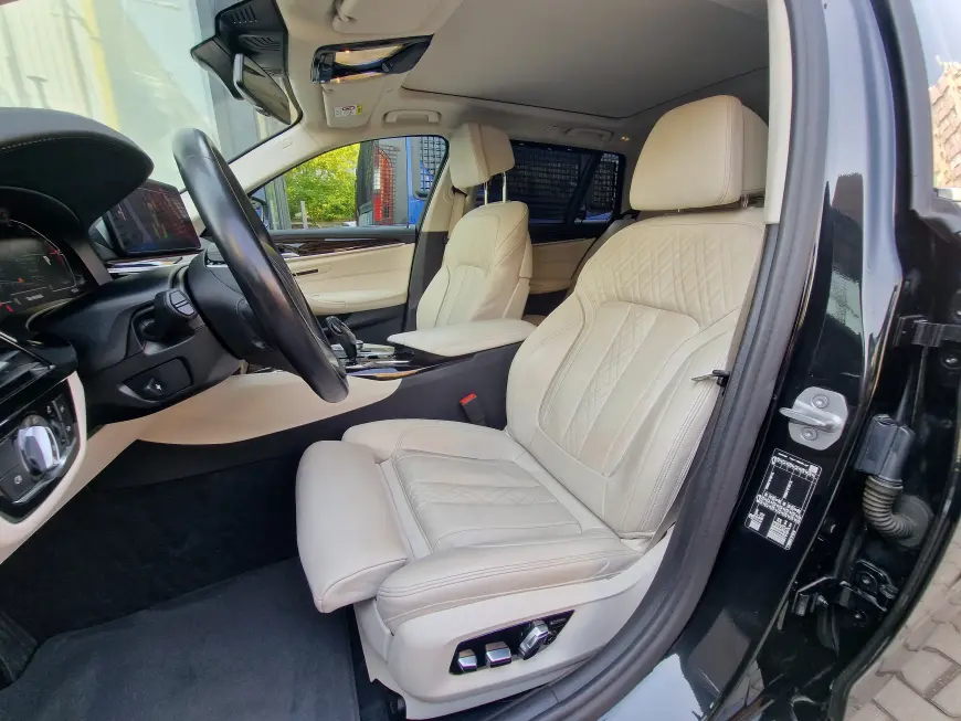 BMW Seria 5 518d Luxury Line 150cp 2022