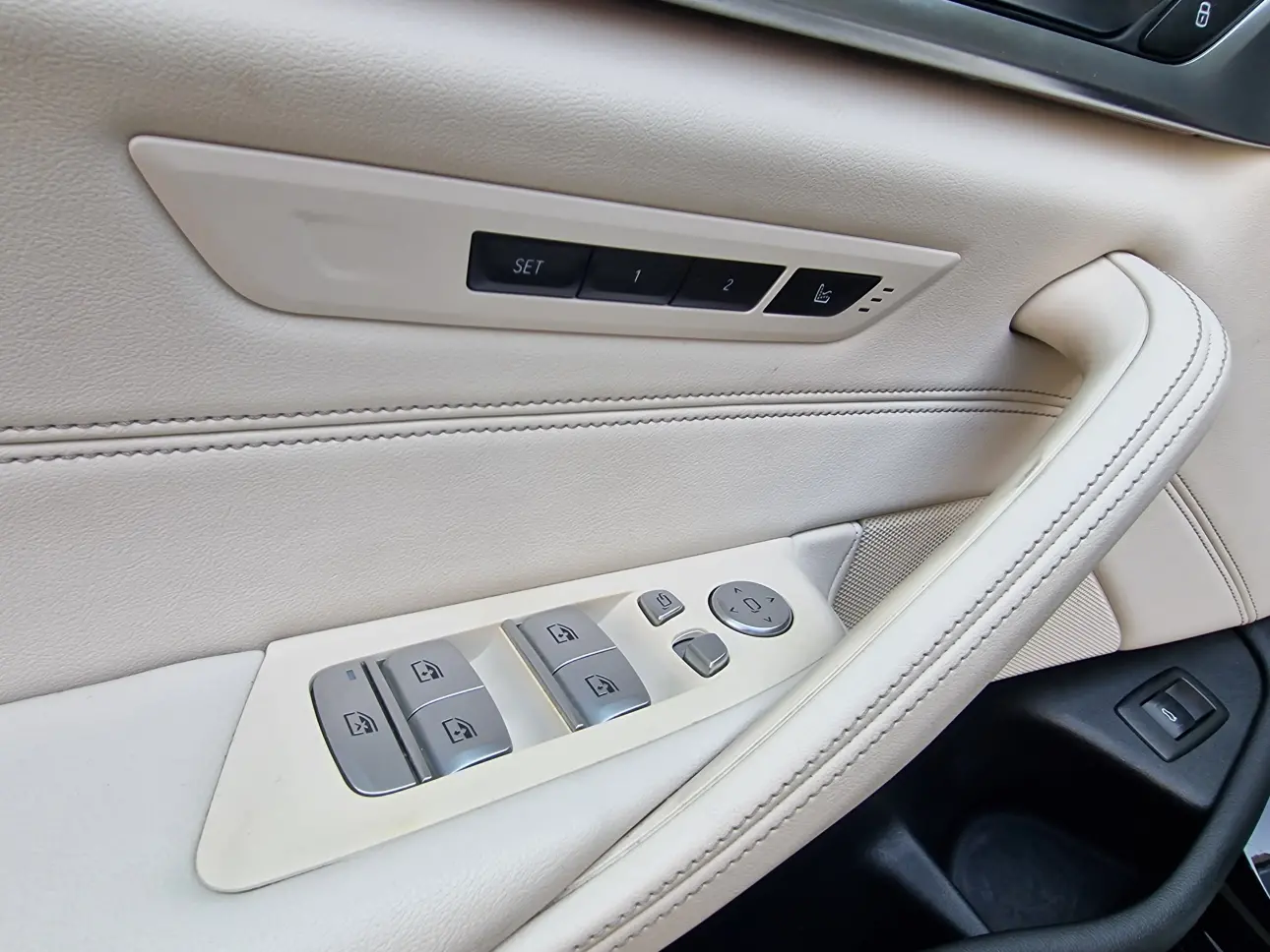 BMW Seria 5 518d Luxury Line 150cp 2022