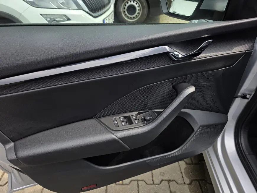 SKODA OCTAVIA IV 1.5 TSI 150CP MT6 AMBITION 2021