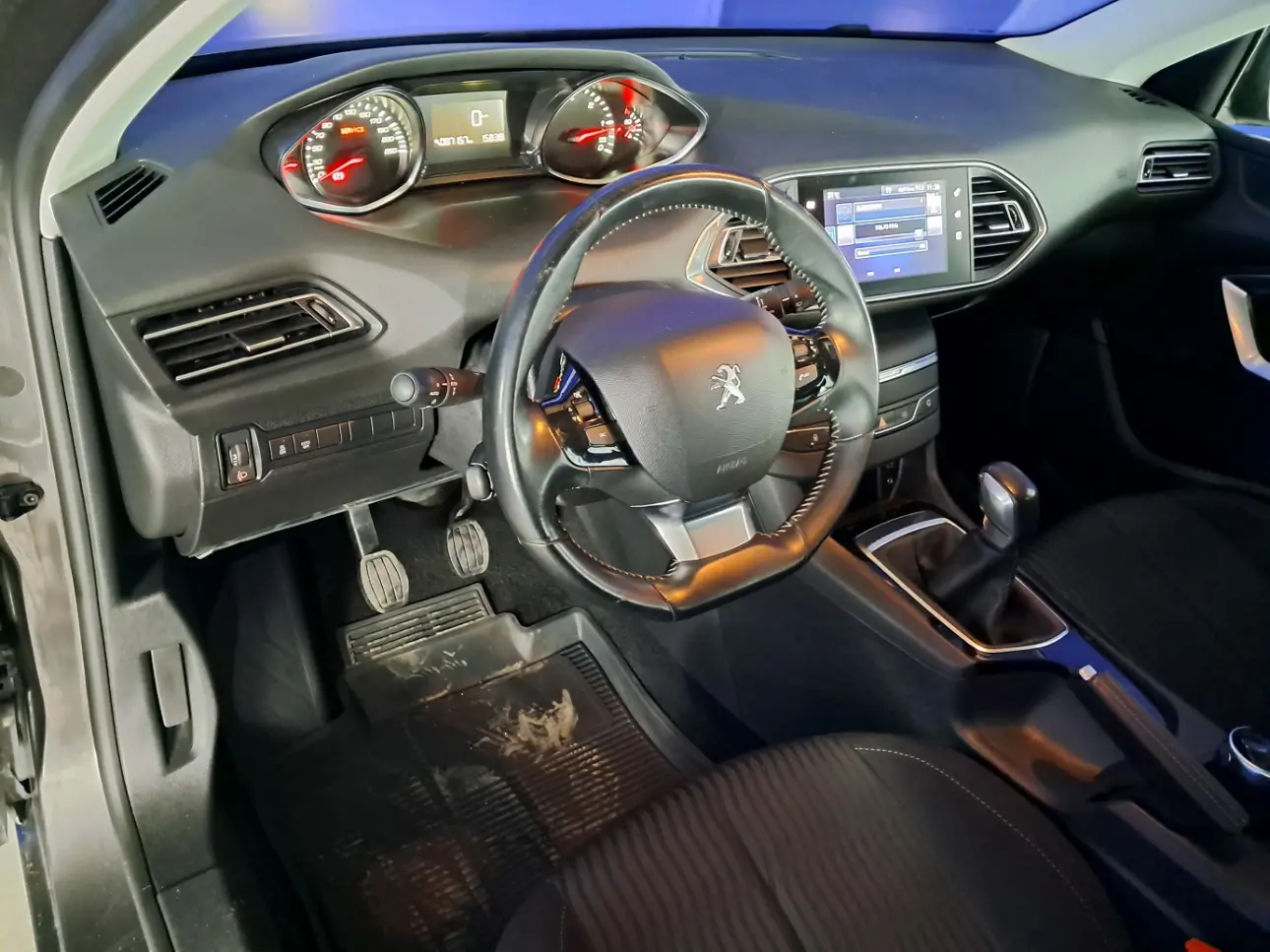 PEUGEOT 308