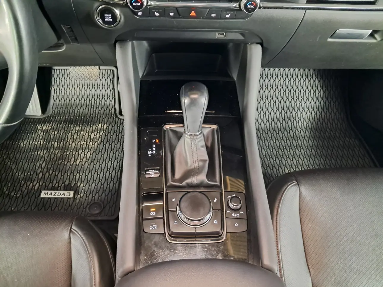 MAZDA 3