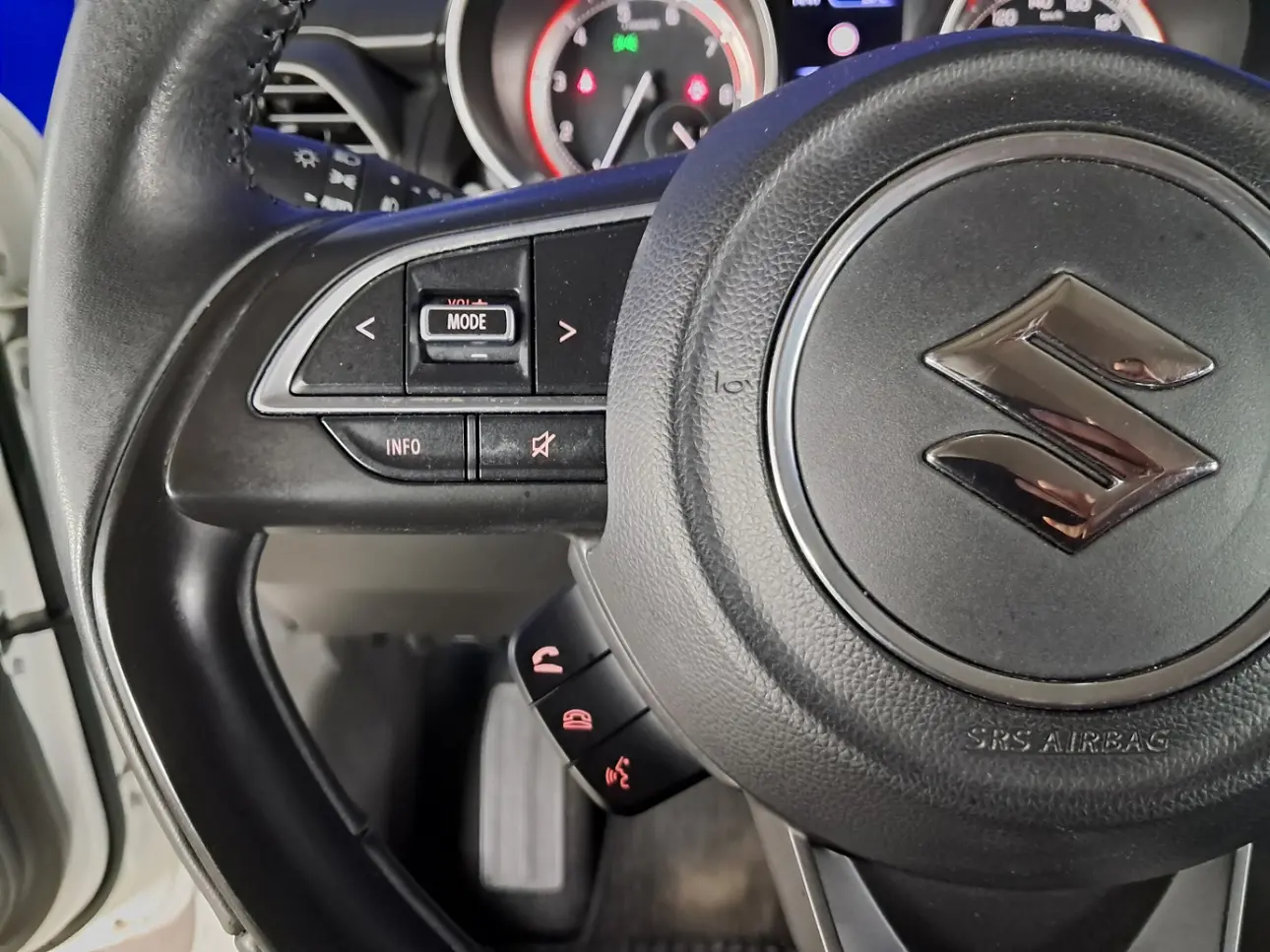 SUZUKI SWIFT