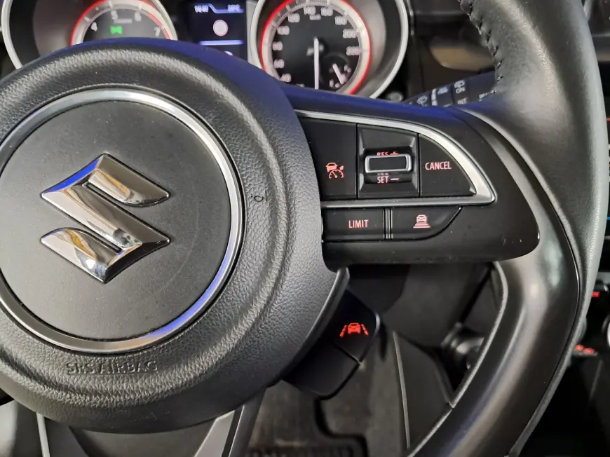 SUZUKI SWIFT