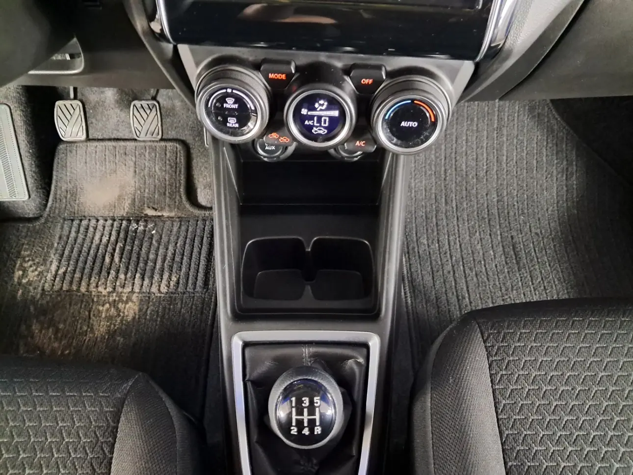 SUZUKI SWIFT