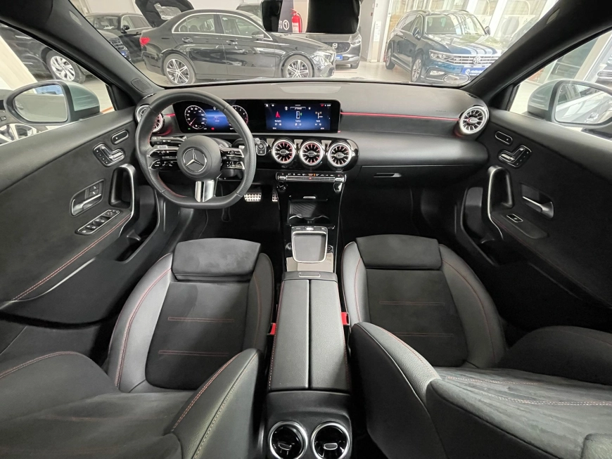MERCEDES BENZ A 200 MHEV 7G-DCT 2024 AMG Line