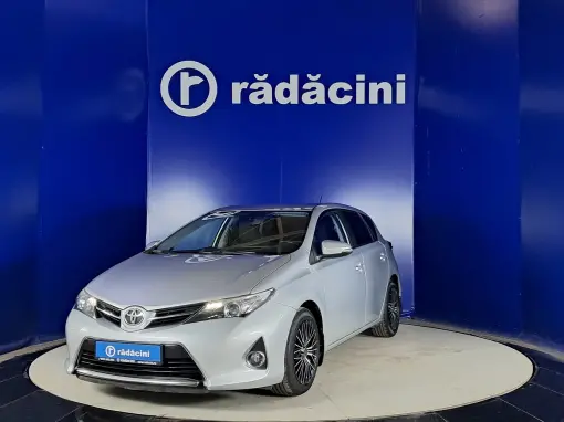 TOYOTA-AURIS-Hatchback-2013--Manuala