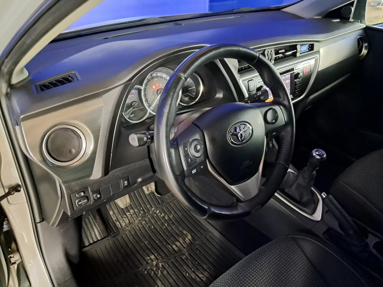 TOYOTA AURIS