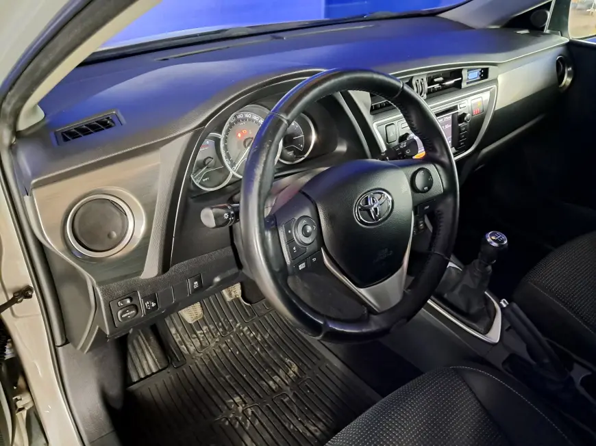 TOYOTA AURIS