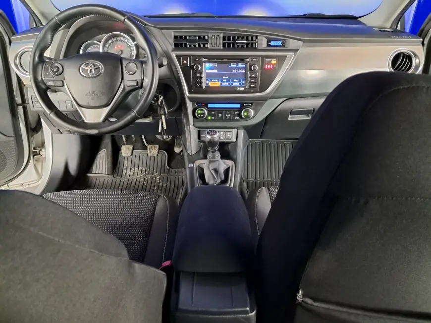 TOYOTA AURIS