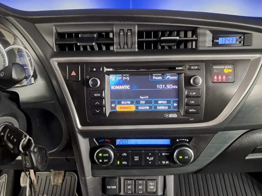 TOYOTA AURIS