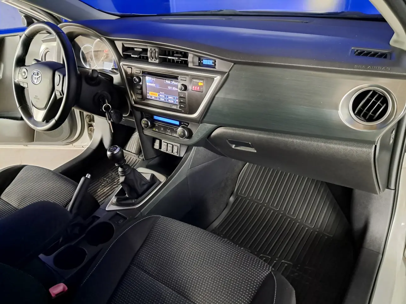 TOYOTA AURIS
