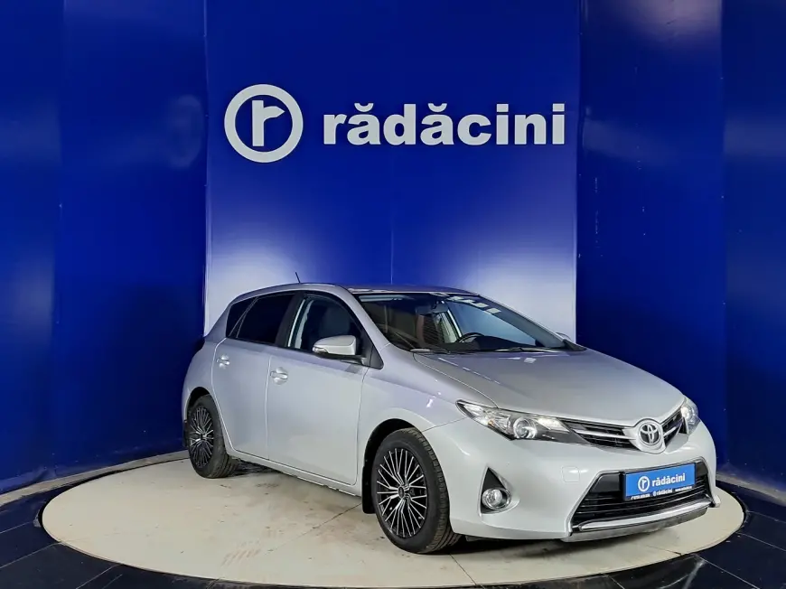 TOYOTA AURIS