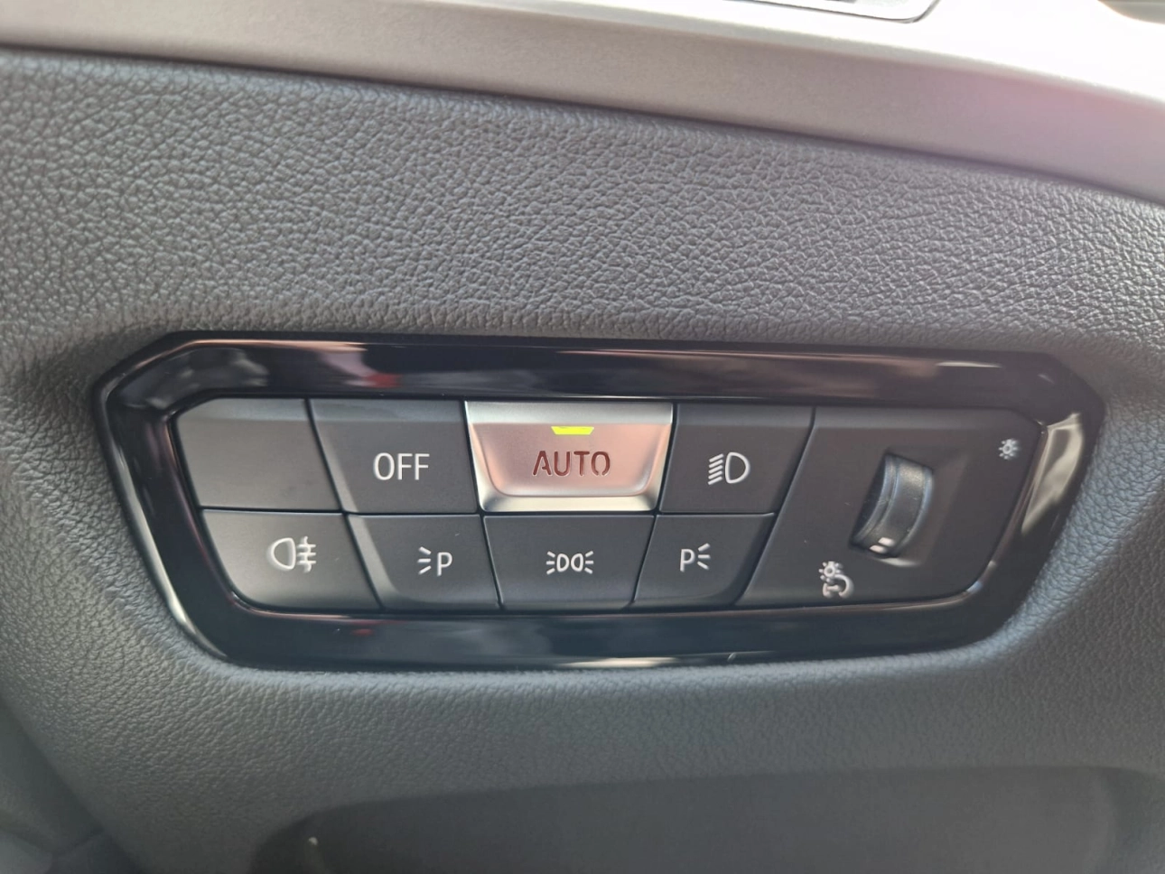 BMW SERIA 3 320e Business - Hybrid - Automatic - 163 CP