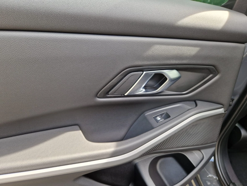 BMW SERIA 3 320e Business - Hybrid - Automatic - 163 CP