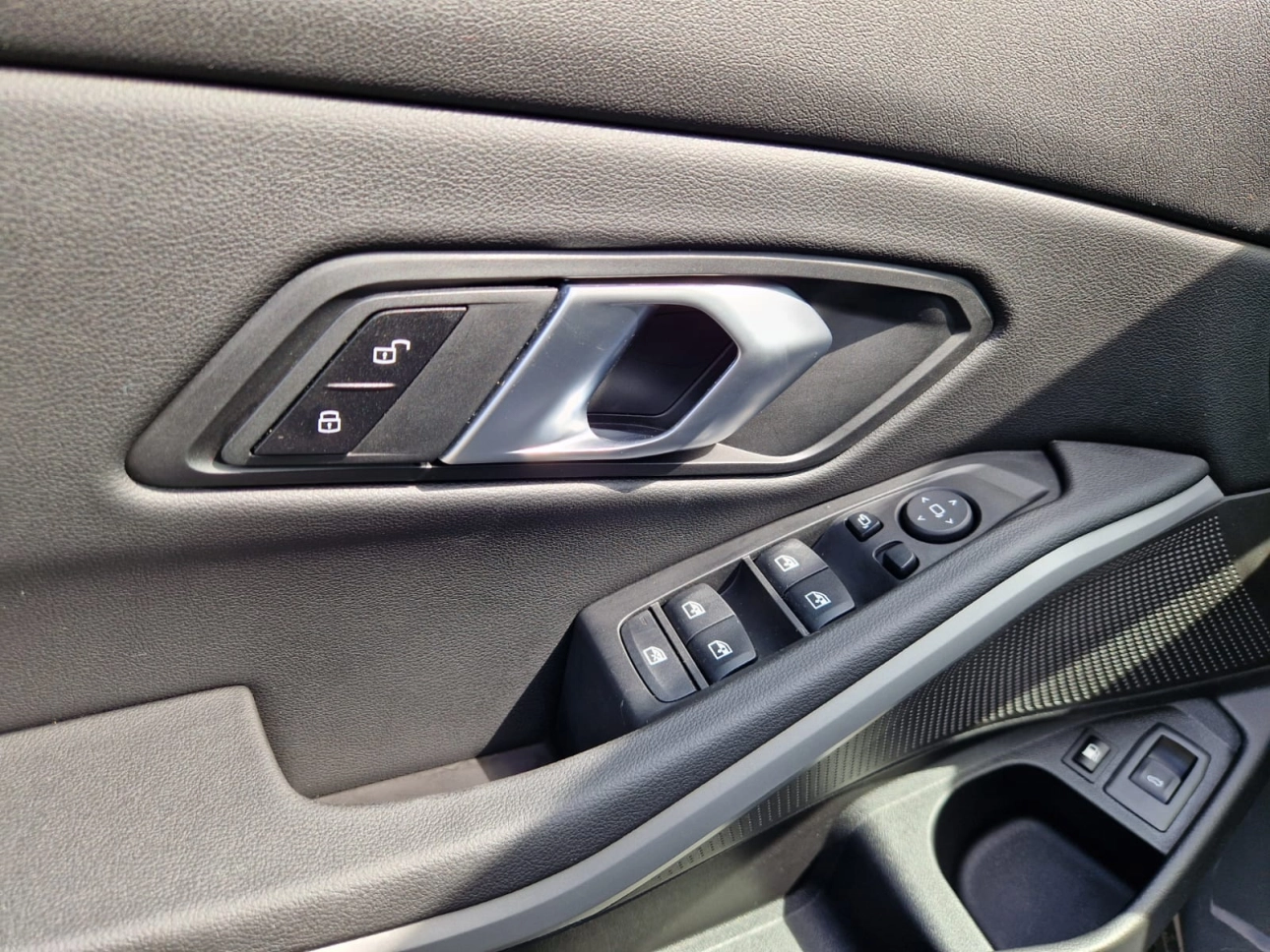 BMW SERIA 3 320e Business - Hybrid - Automatic - 163 CP