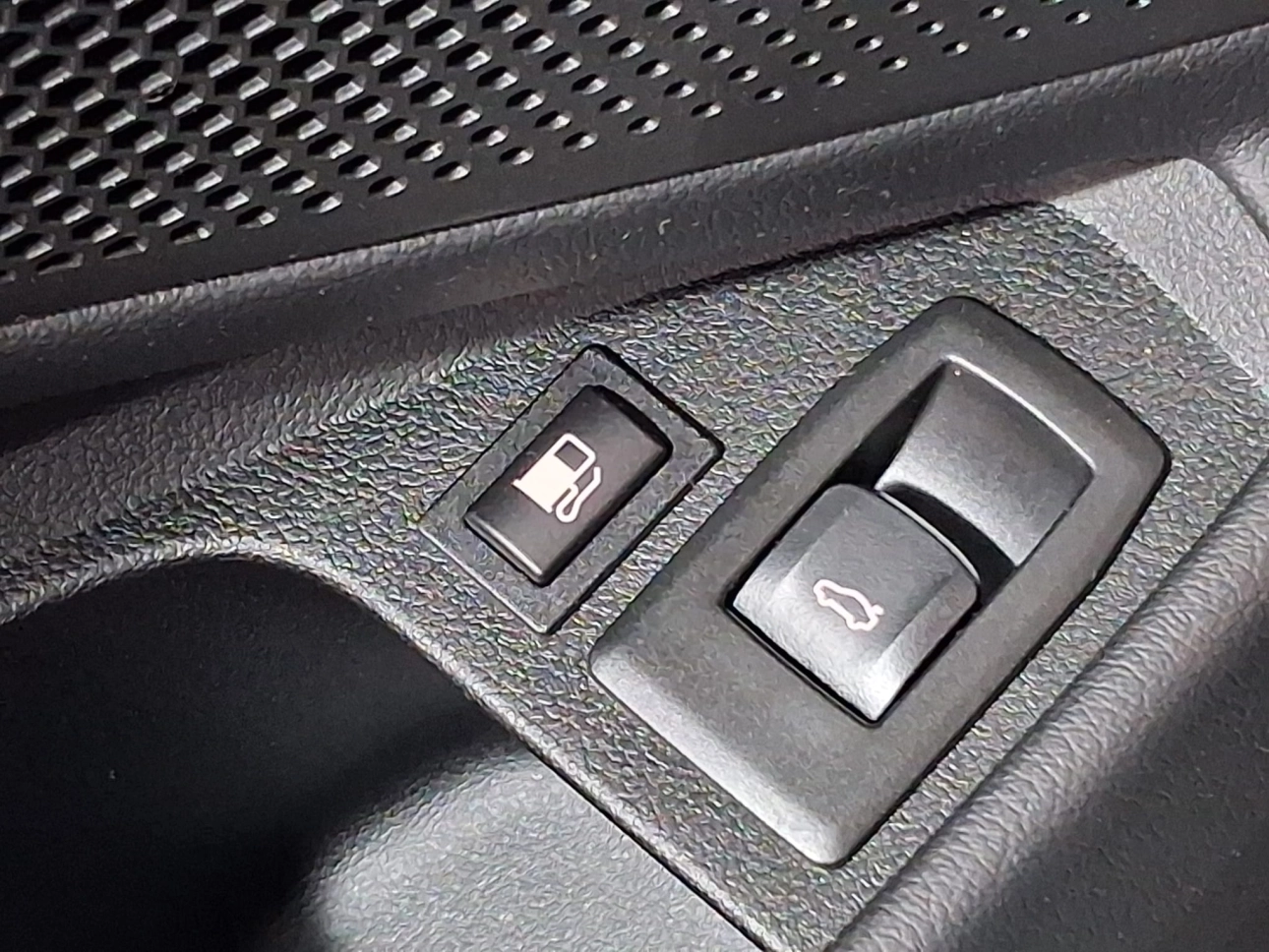 BMW SERIA 3 320e Business - Hybrid - Automatic - 163 CP