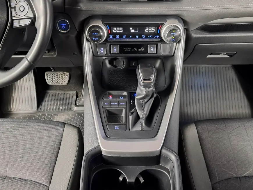 TOYOTA RAV 4