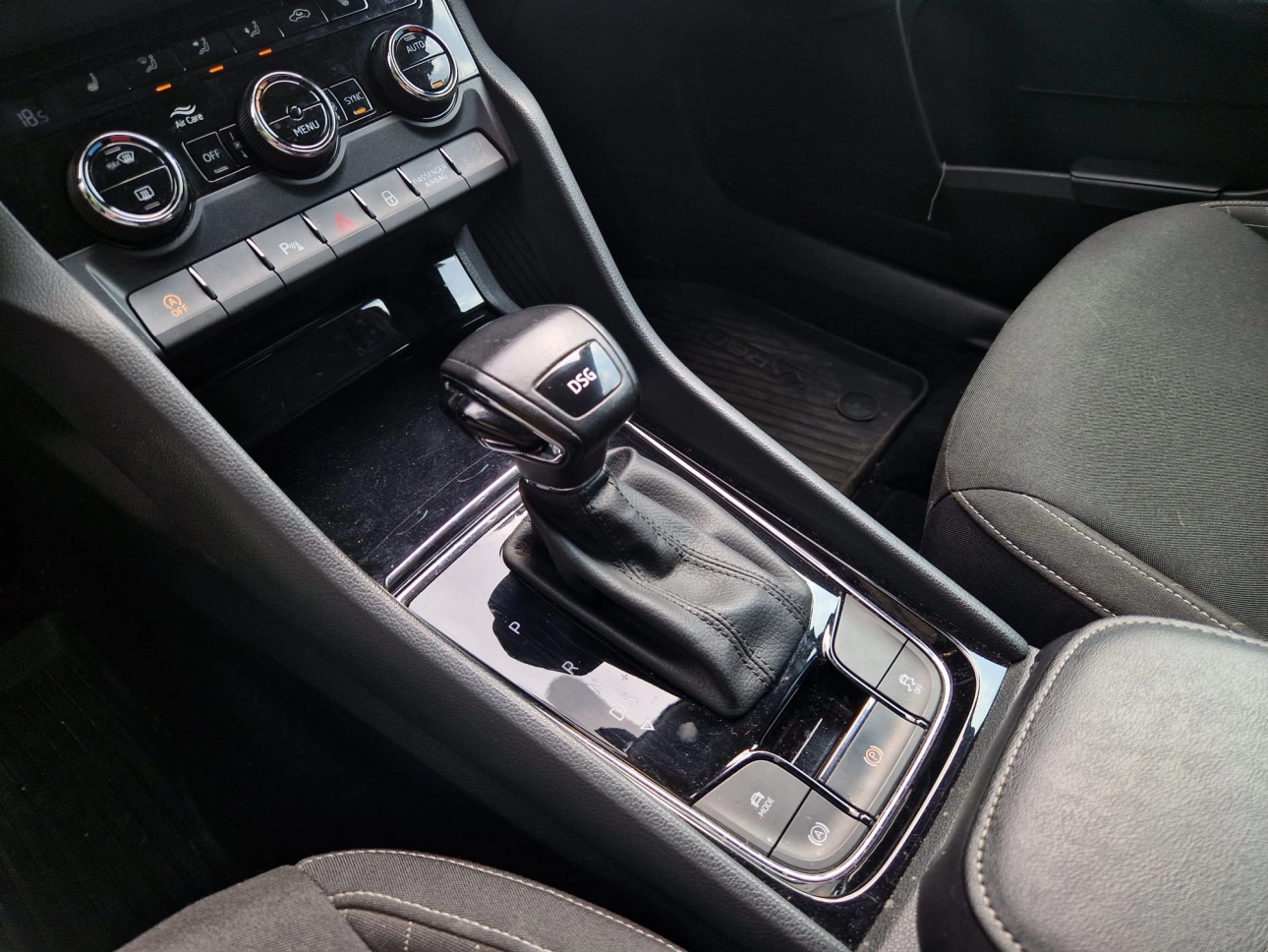 SKODA KAROQ 1.6 Tdi 115CP DSG AMBITION 2020