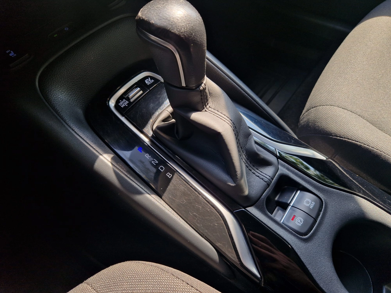 TOYOTA COROLLA SEDAN 1.8 HYBRID DYNAMIC HSD E-CVT 2021