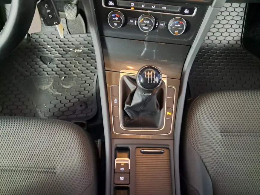 VOLKSWAGEN GOLF VII