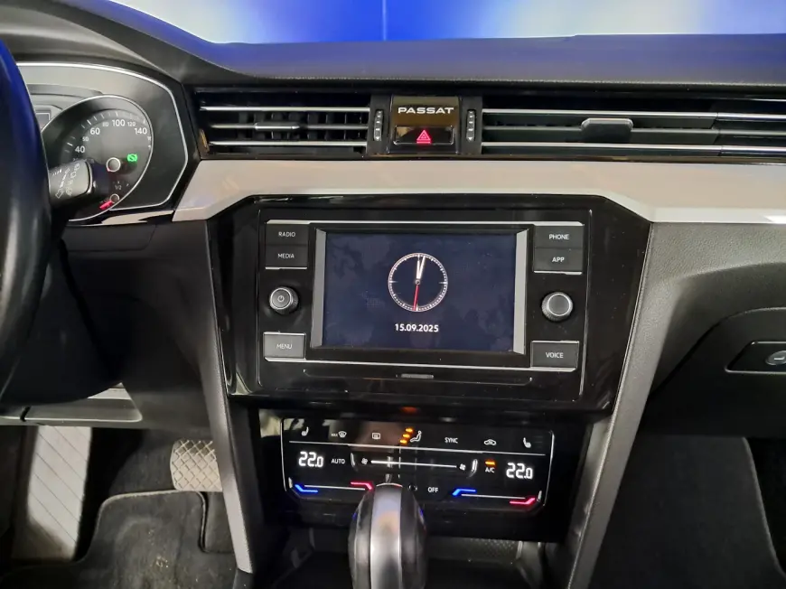 VOLKSWAGEN PASSAT