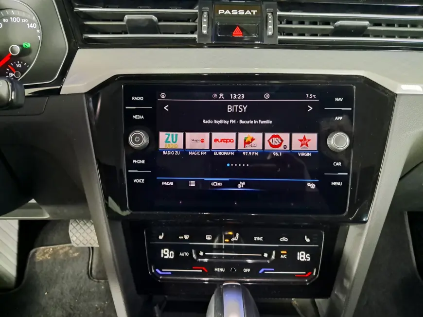 VOLKSWAGEN PASSAT