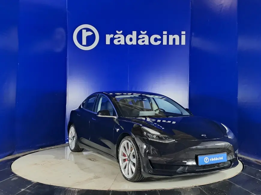 TESLA MODEL 3