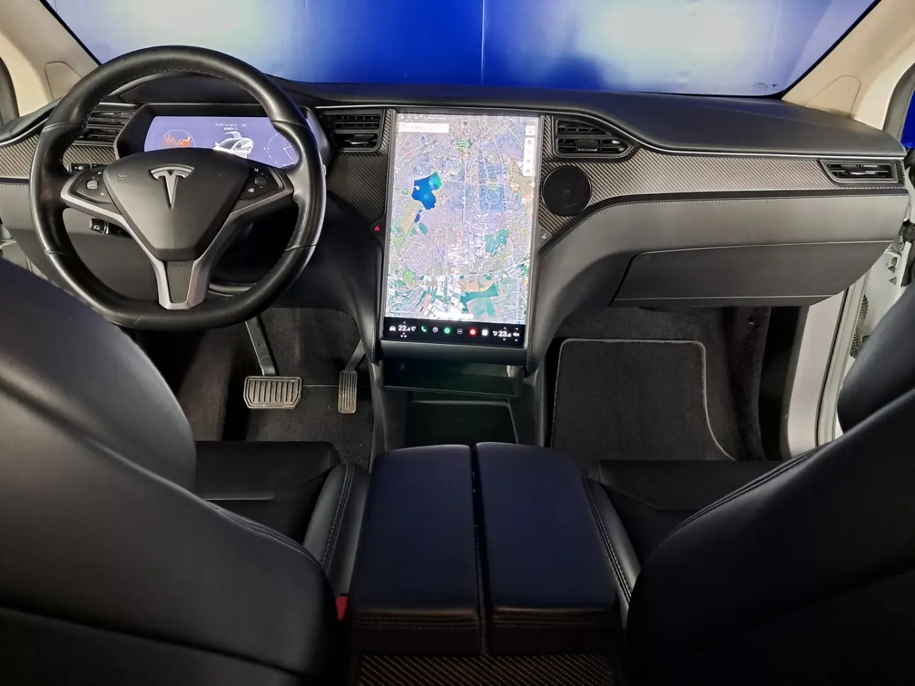 TESLA MODEL X