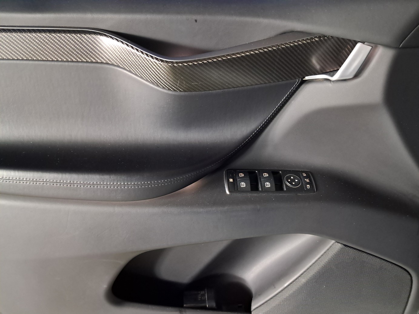 TESLA Model X 2018 — imagine 10