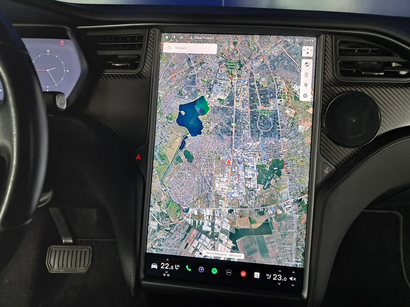TESLA Model X 2018 — imagine 16