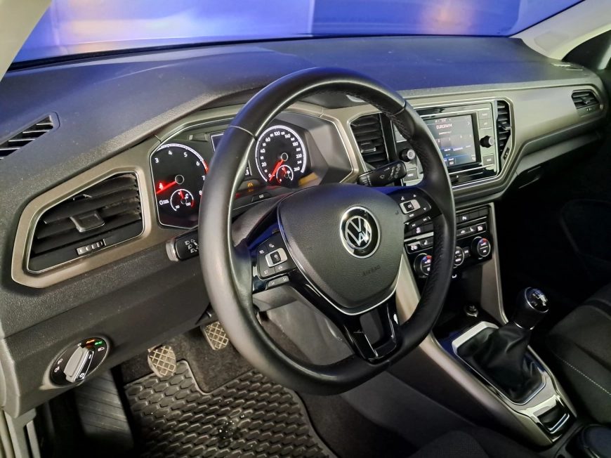 VOLKSWAGEN T ROC