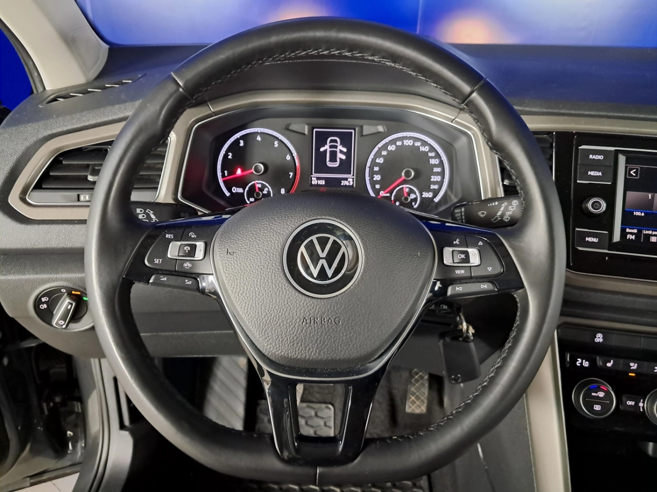 VOLKSWAGEN T ROC