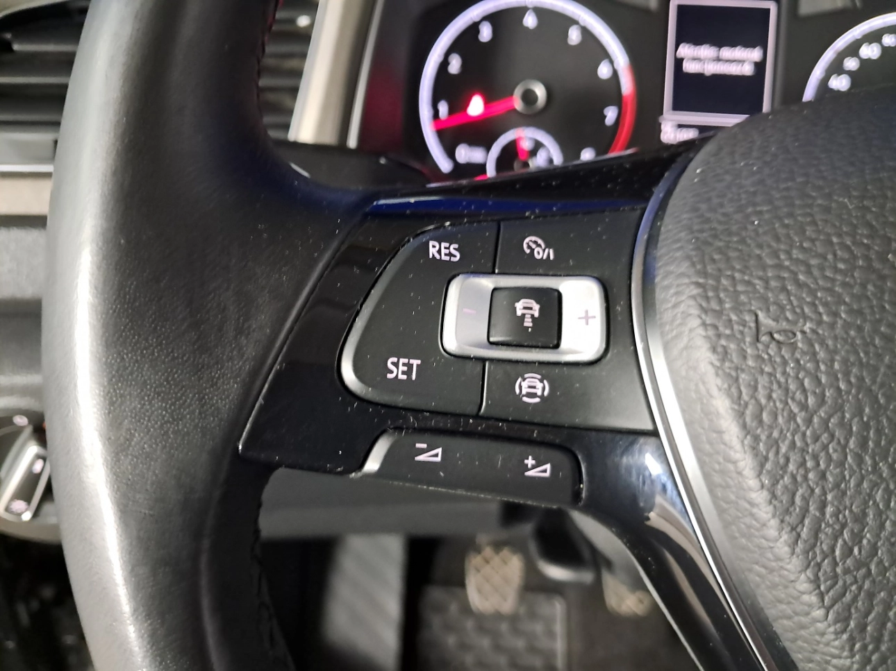 VOLKSWAGEN T ROC