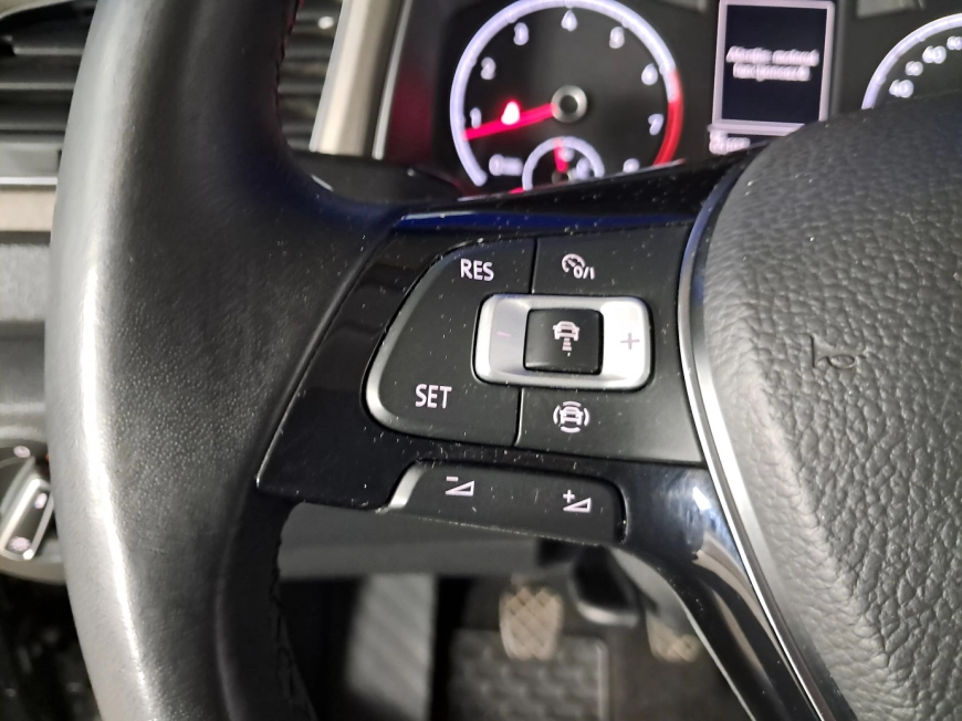 VOLKSWAGEN T ROC