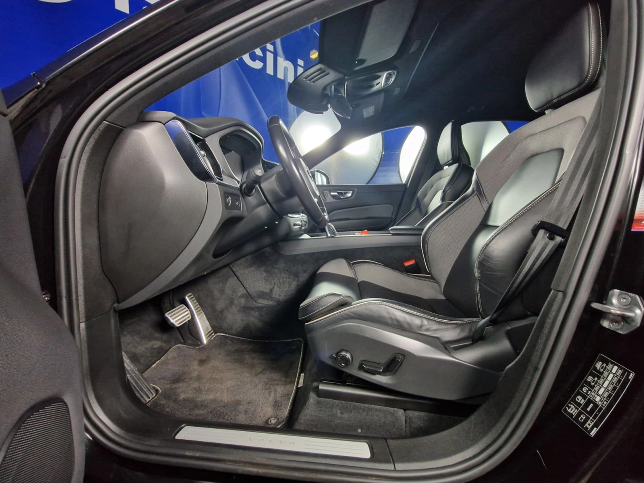 VOLVO XC60 HYBRID