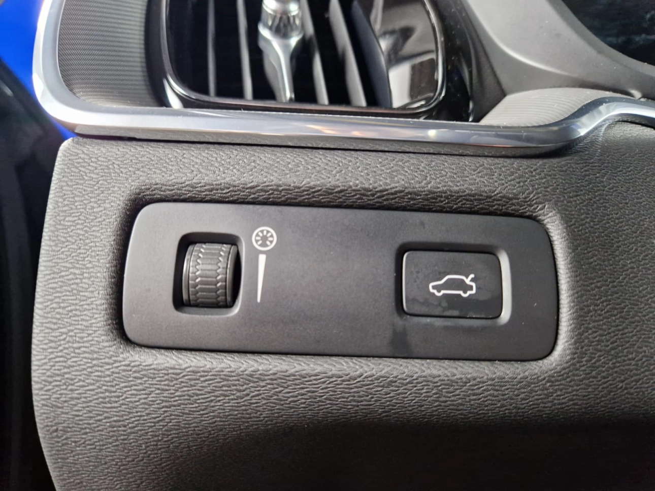 VOLVO XC60 HYBRID