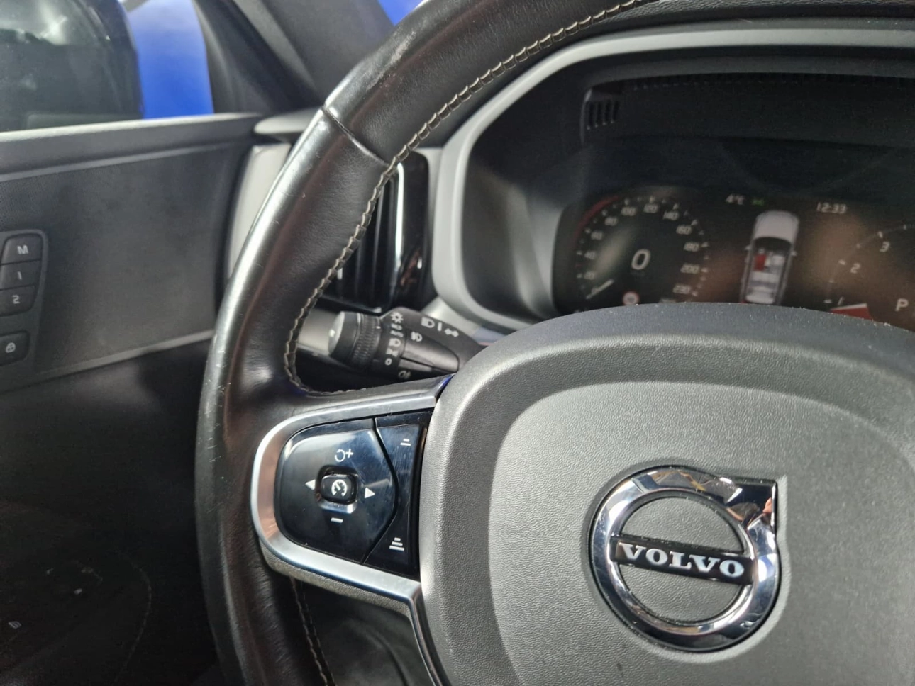 VOLVO XC60 HYBRID
