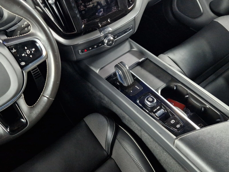 VOLVO XC60 HYBRID